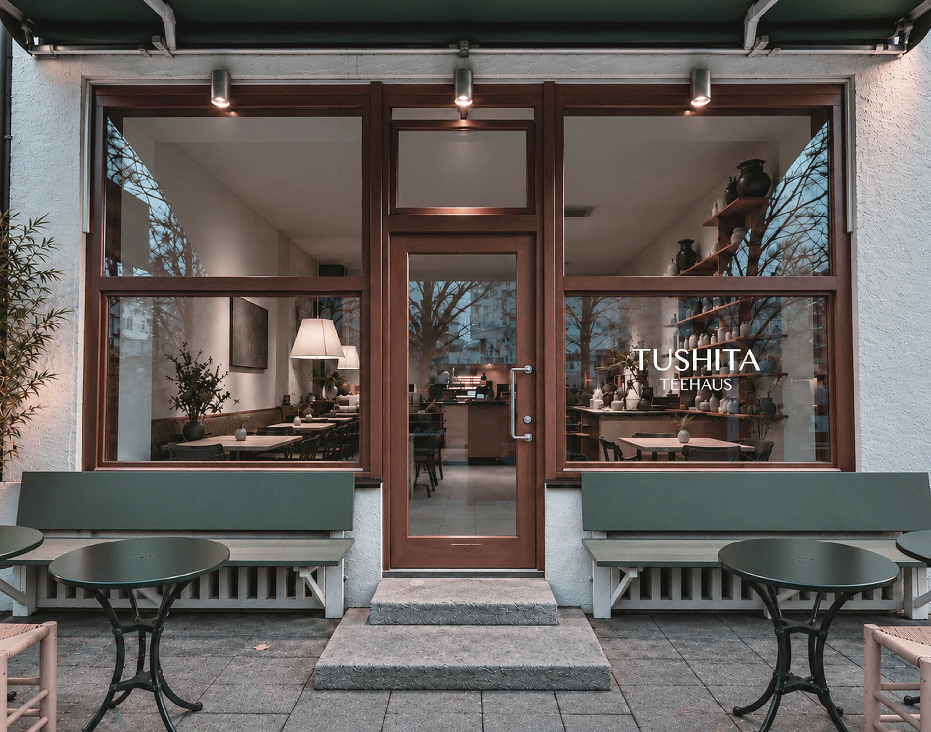 Brand_Design_Tushita_Teehaus_Eingang_von_AMEN_Gestaltung