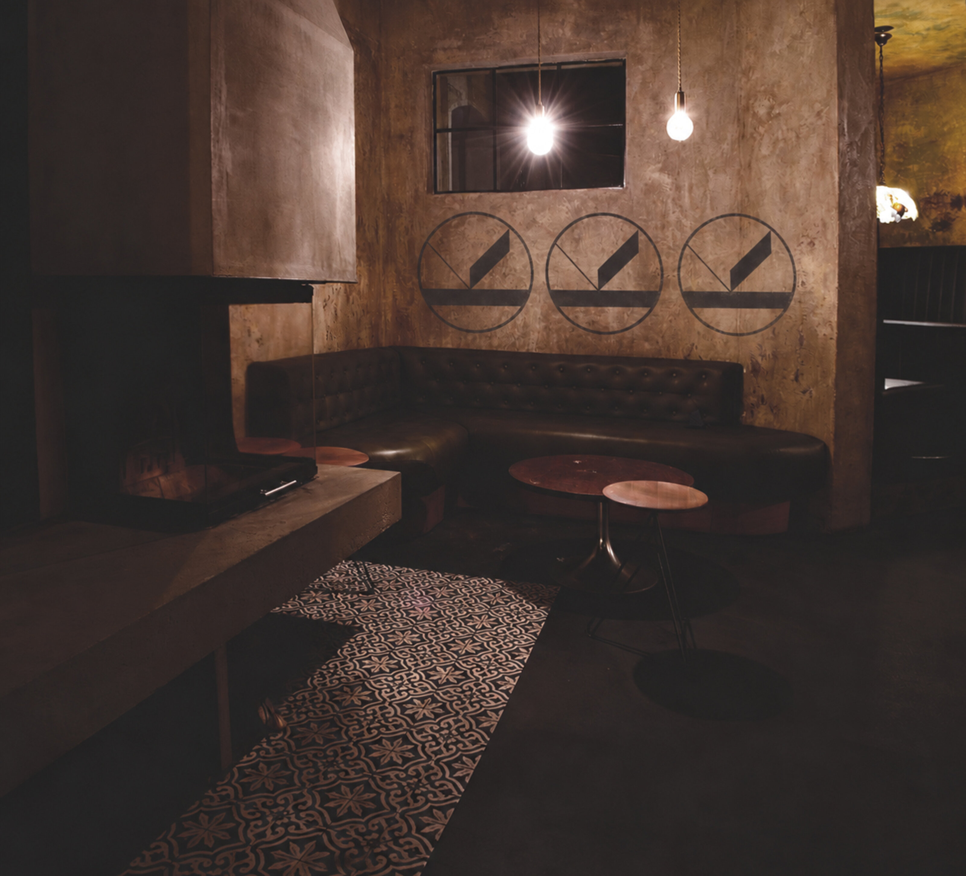 AMEN_Gestalung_Kante_Bar_Sofa